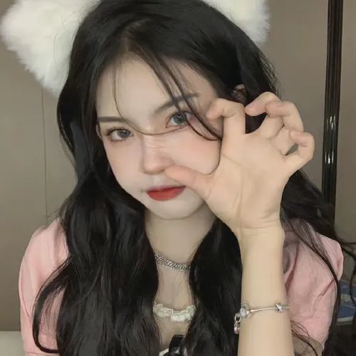 九顶假发的女孩 海报